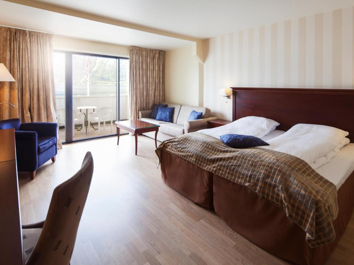 Hotel Ullensvang Лофтхус Екстериор снимка