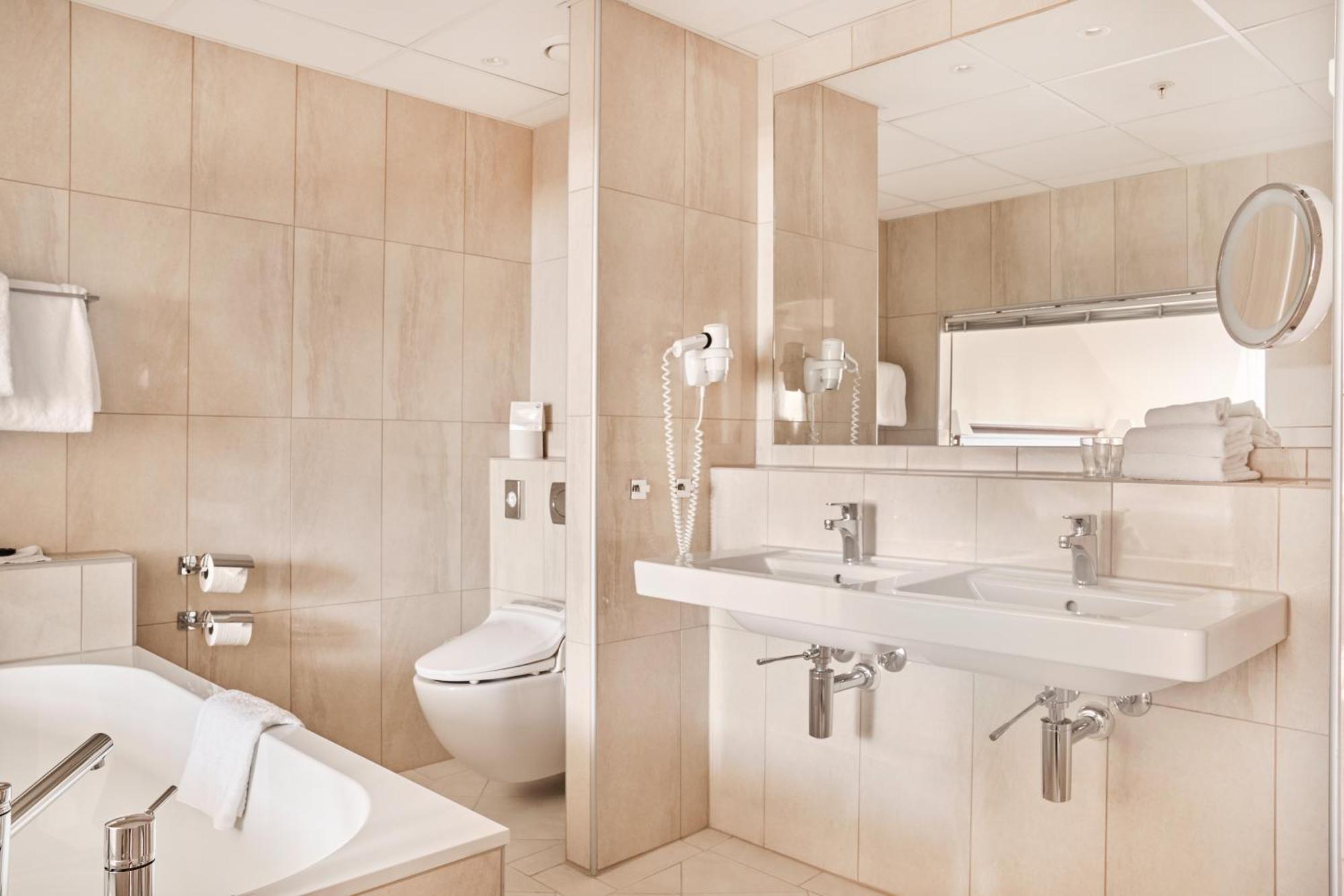 Hotel Ullensvang Лофтхус Екстериор снимка
