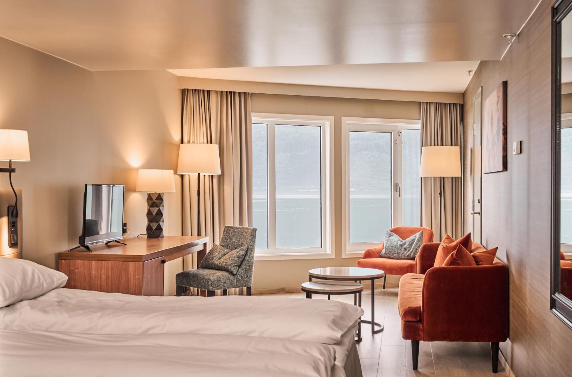Hotel Ullensvang Лофтхус Екстериор снимка