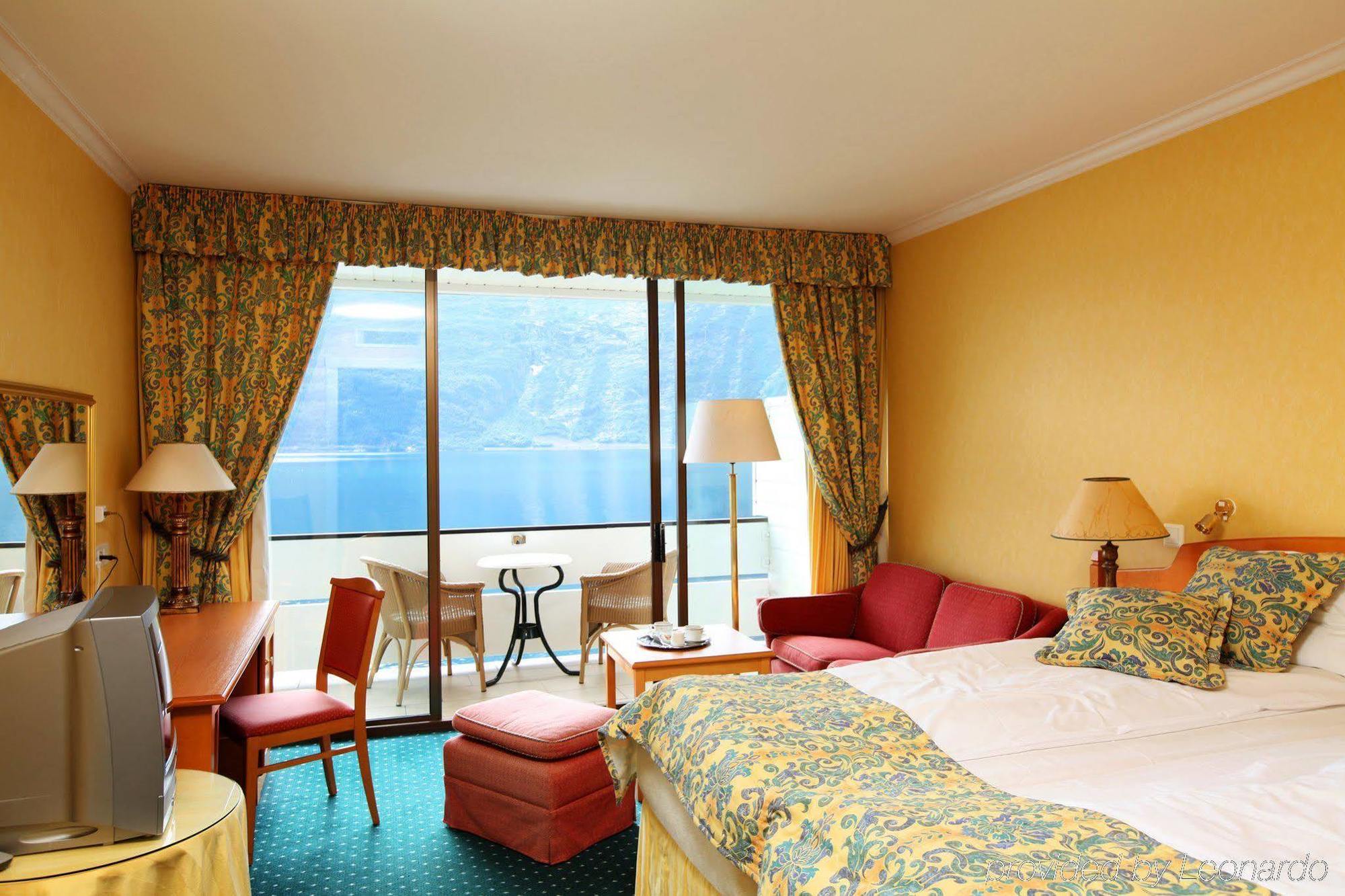 Hotel Ullensvang Лофтхус Екстериор снимка